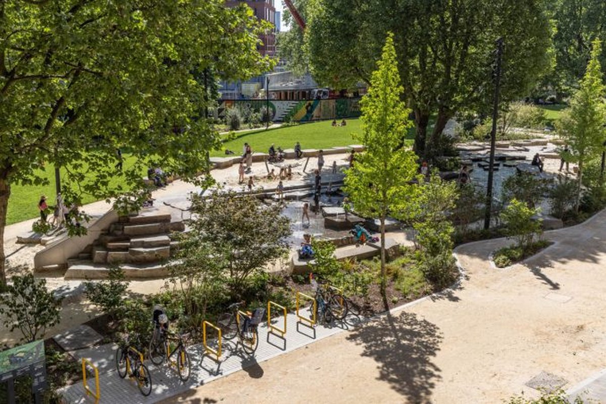 Park kieszonkowy Elephant Park, Elephant and Castle, Londyn, UK; źródło: https://worldlandscapearchitect.com/elephant-park-elephant-and-castle-london-uk-gillespies/, autor: Gillespies/John Sturrock